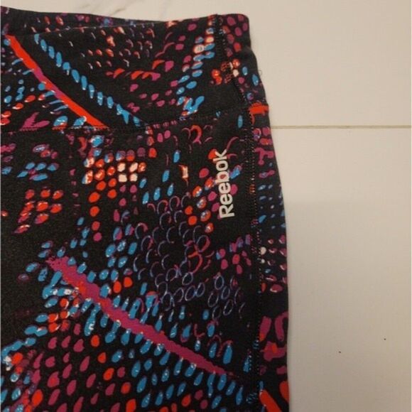 ~ Womens Reebok scale/snake skin patterned leggings - Picture 2 of 4